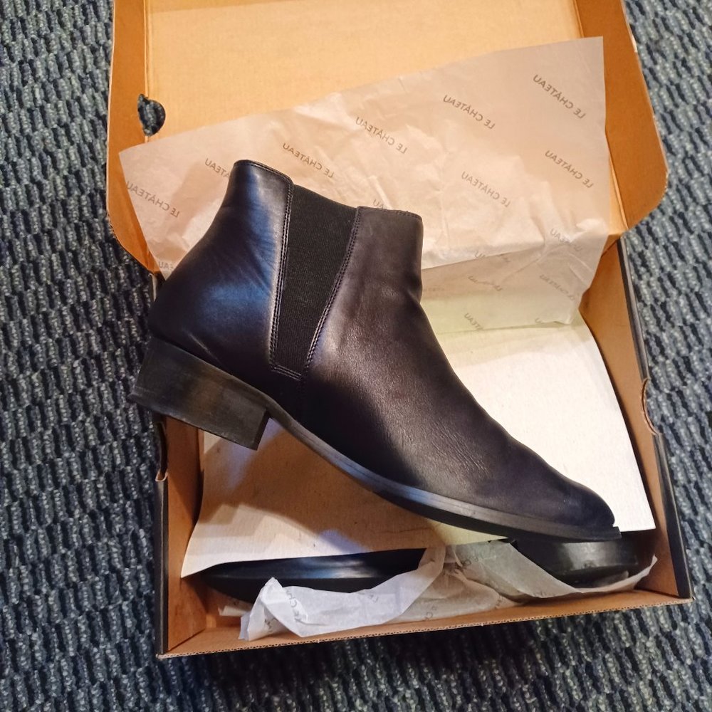 Le Chateau Chelsea ankle boots, size 41